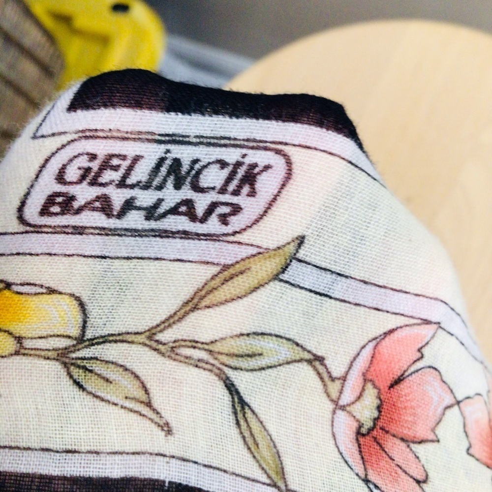 Gelincik Bahar scarf wrap women floral feminine modest vintage rare - Picture 5 of 7